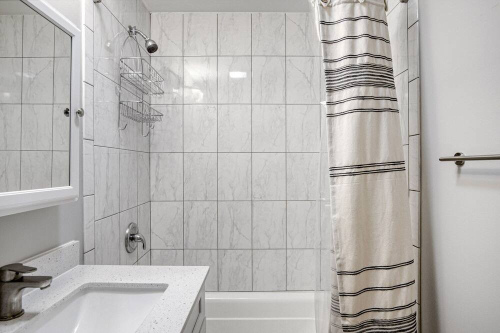 Photo of Bathroom in Lakeview