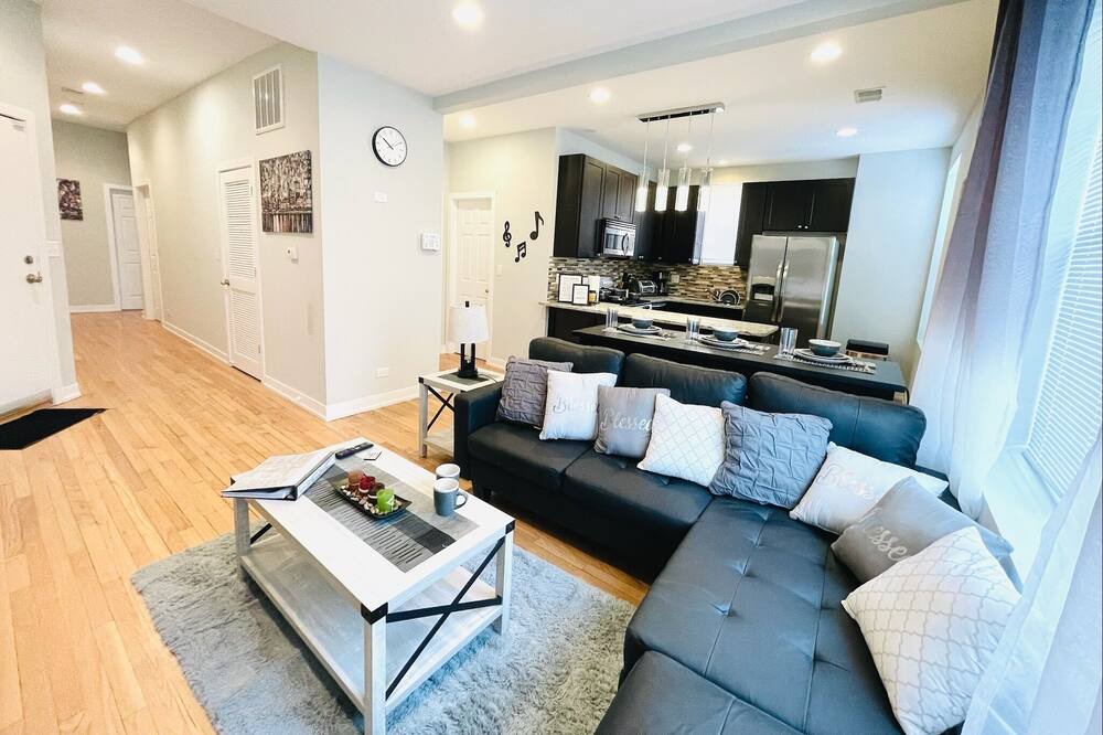 Photo of Livingroom in Tri-Taylor