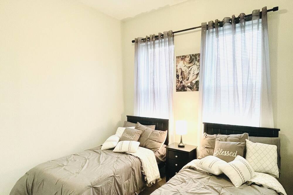 Photo of Bedroom in Tri-Taylor