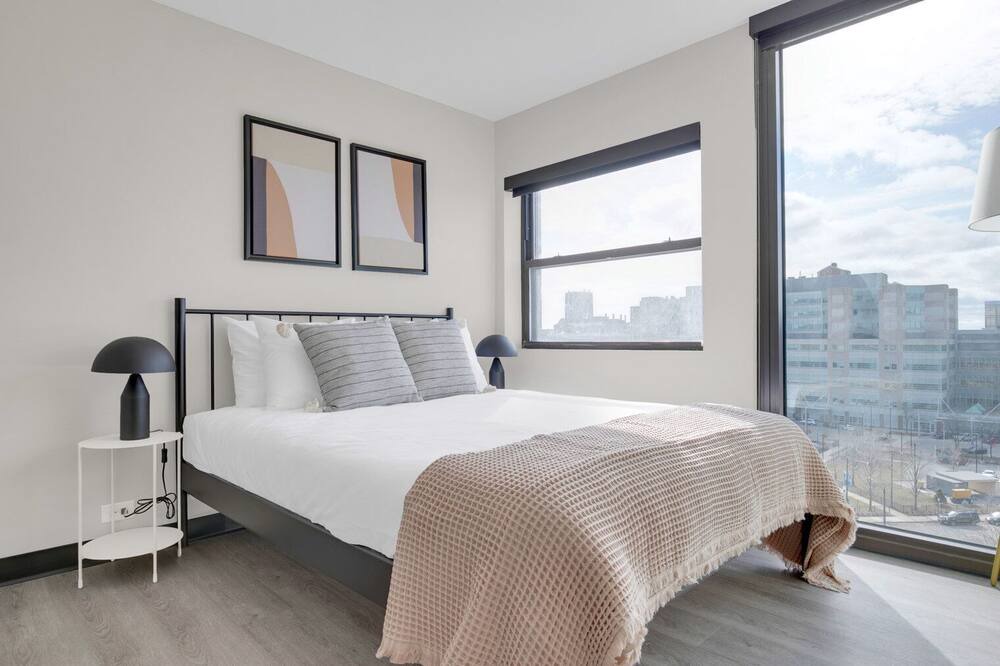 Photo of Bedroom in Illinois Medical District