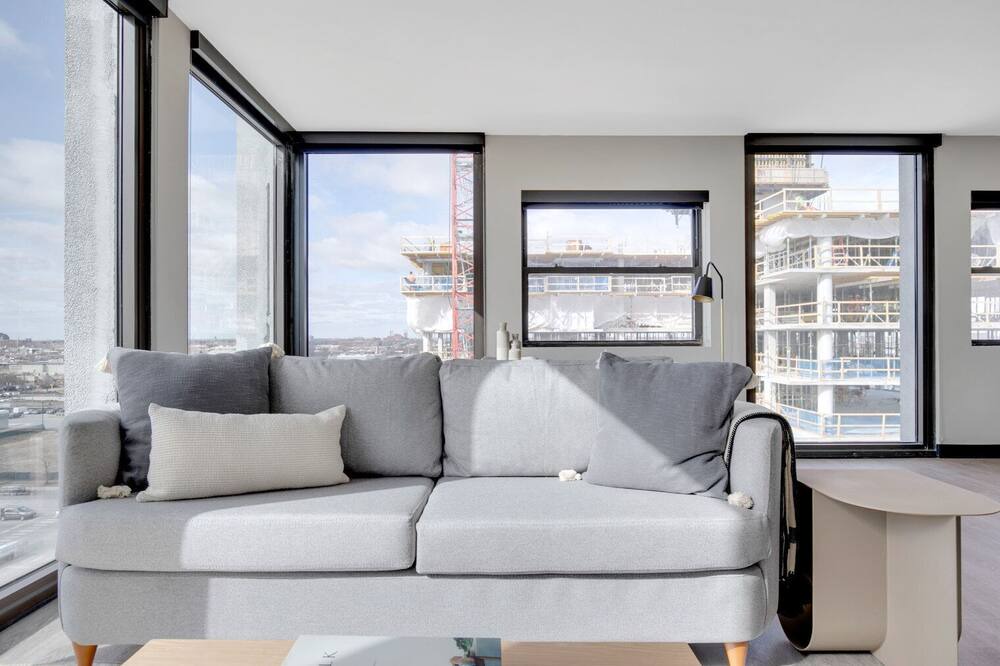 Photo of Livingroom in Illinois Medical District