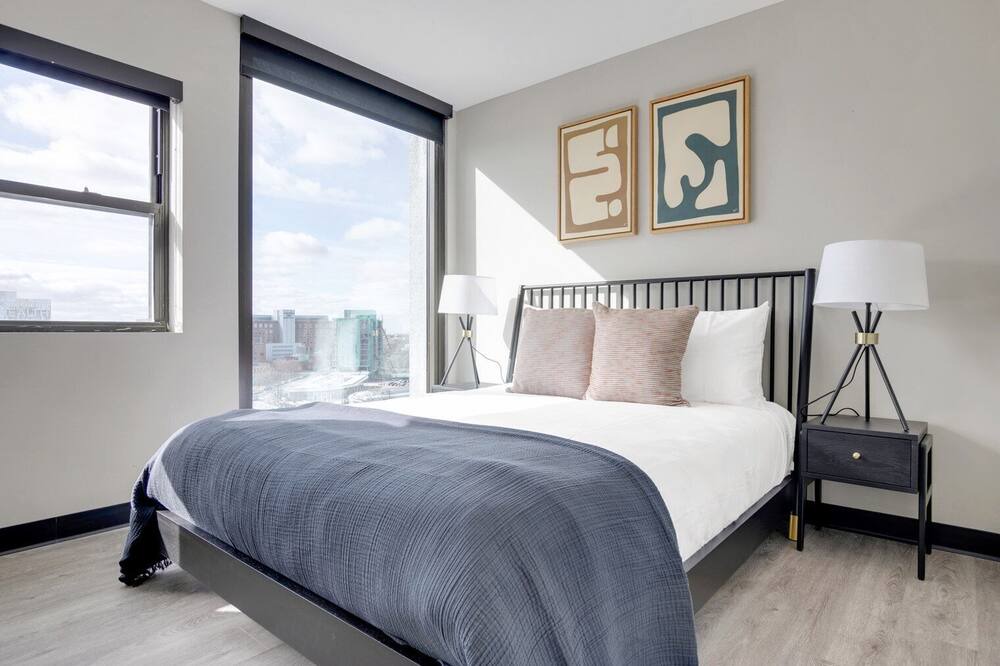 Photo of Bedroom in Illinois Medical District