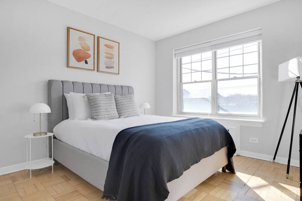 Photo of Bedroom in Evanston