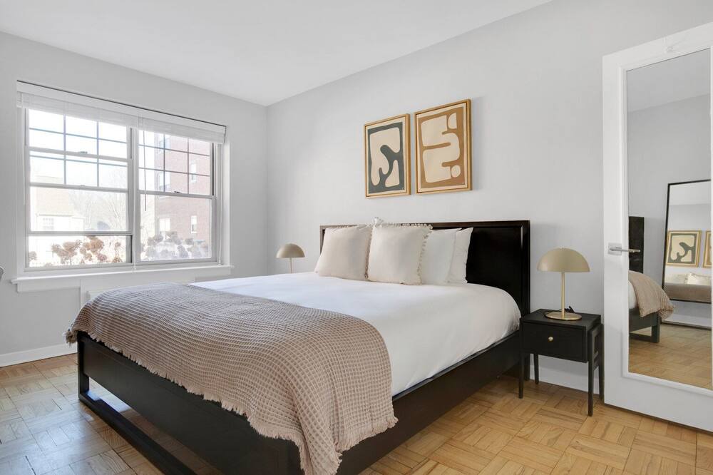 Photo of Bedroom in Evanston