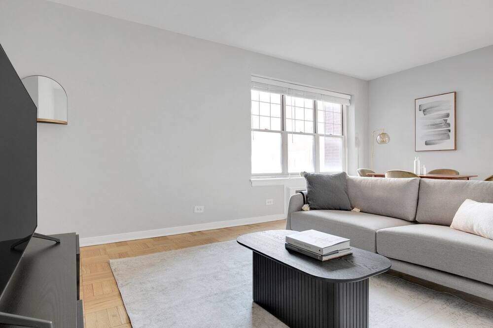 Photo of Livingroom in Evanston