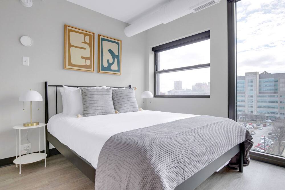 Photo of Bedroom in Illinois Medical District