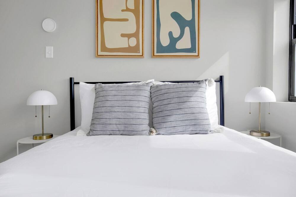 Photo of Bedroom in Illinois Medical District