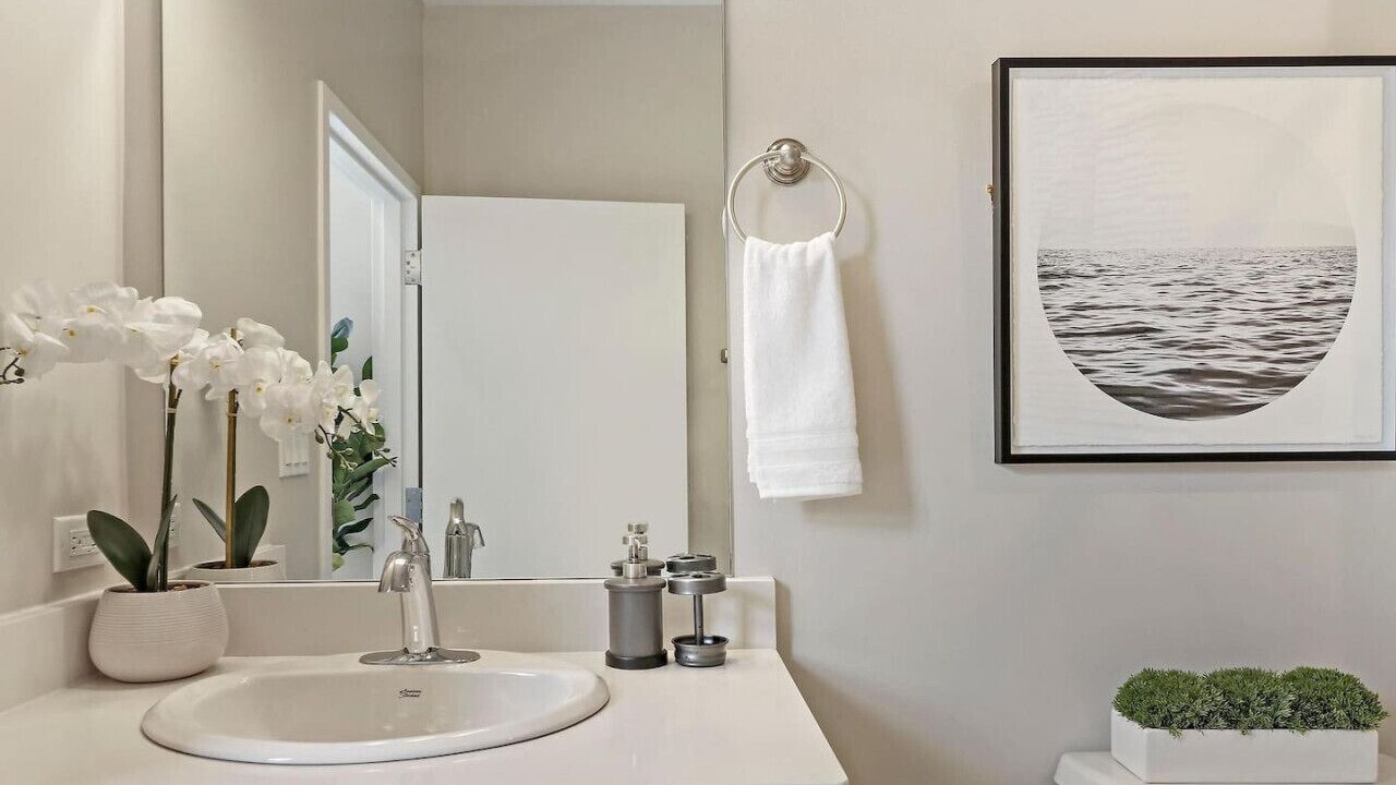 Photo of Bathroom in Lake View East
