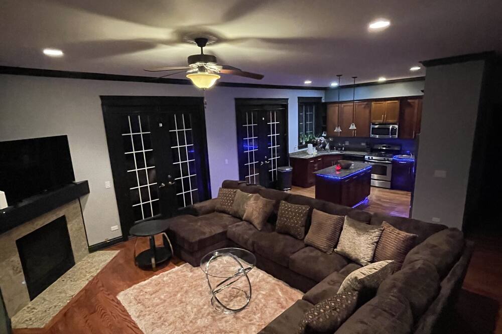 Photo of Livingroom in Willowbrook