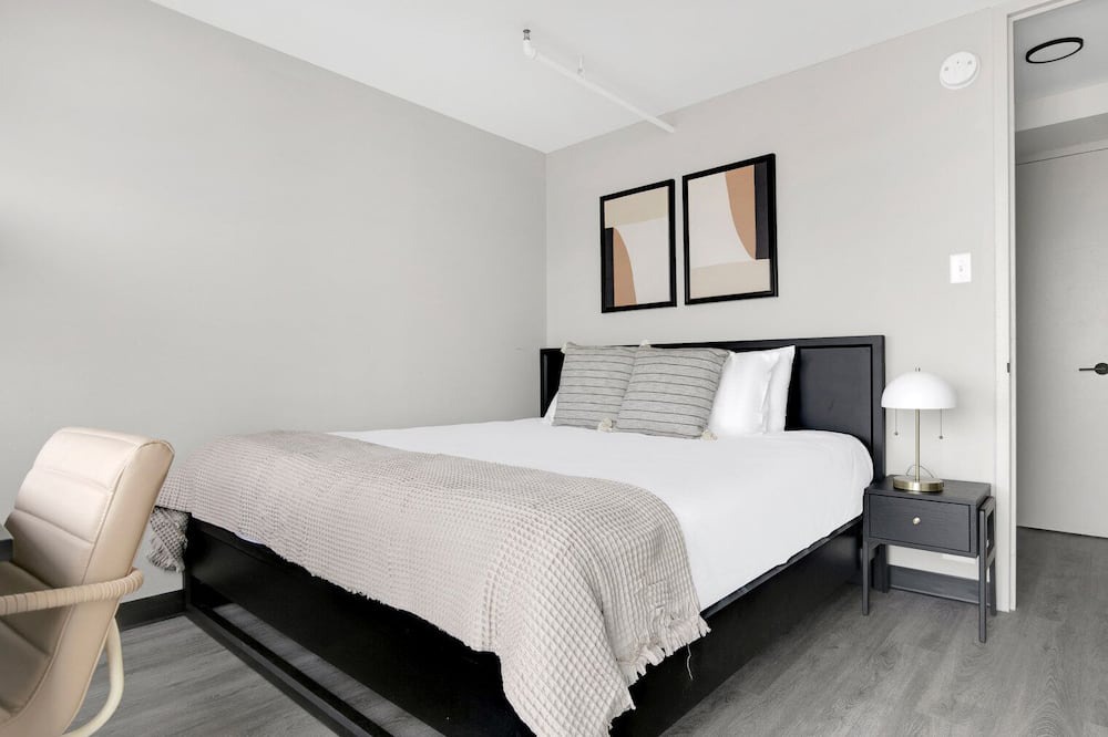 Photo of Bedroom in Illinois Medical District