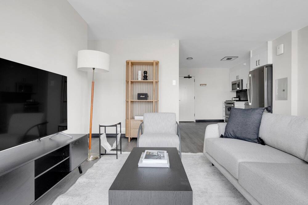 Photo of Livingroom in Illinois Medical District