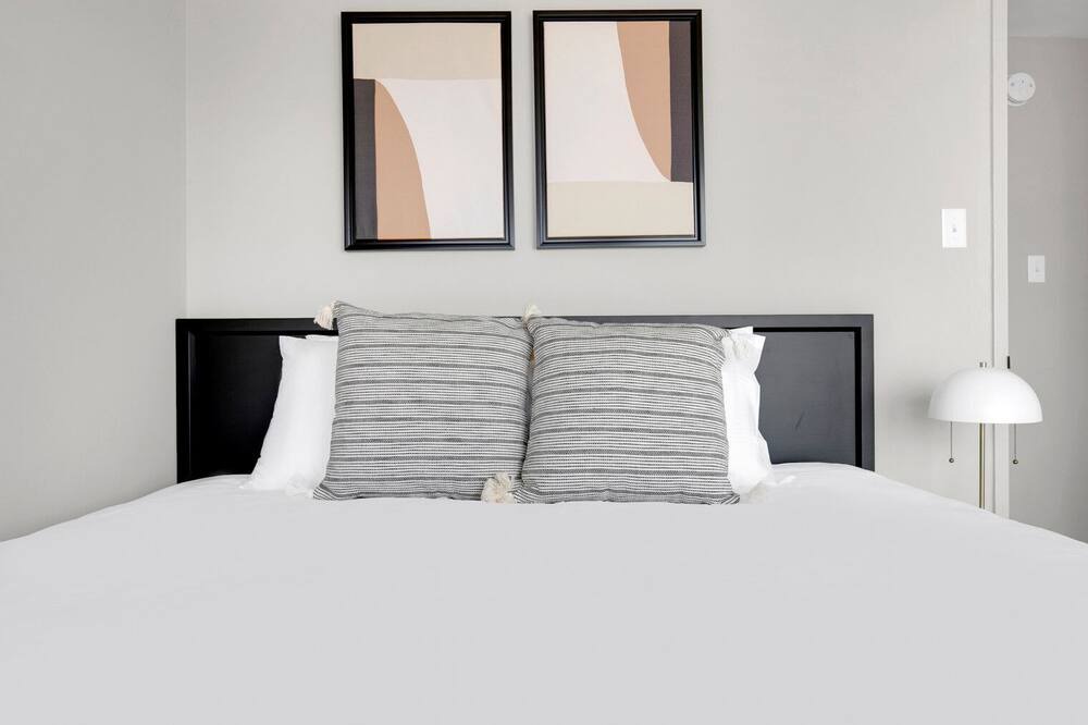 Photo of Bedroom in Illinois Medical District