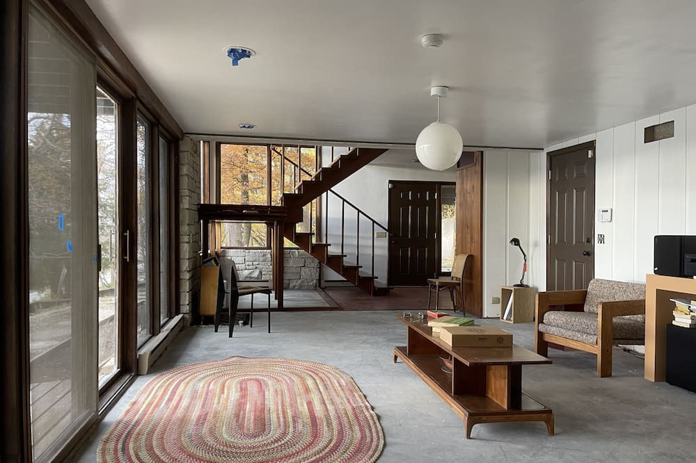 Photo of Livingroom in Nauvoo
