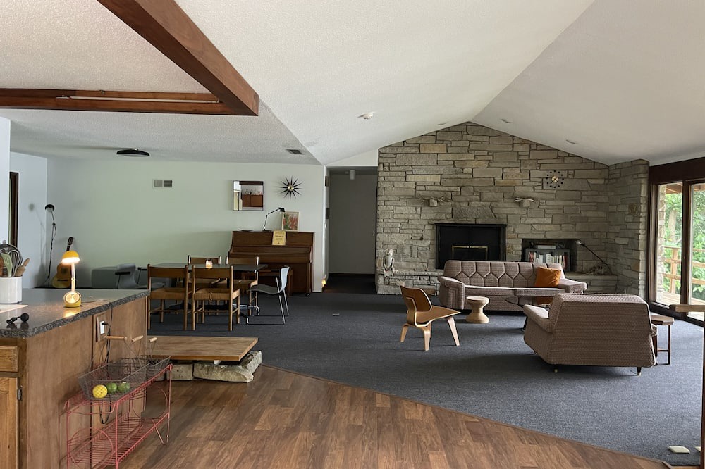 Photo of Livingroom in Nauvoo