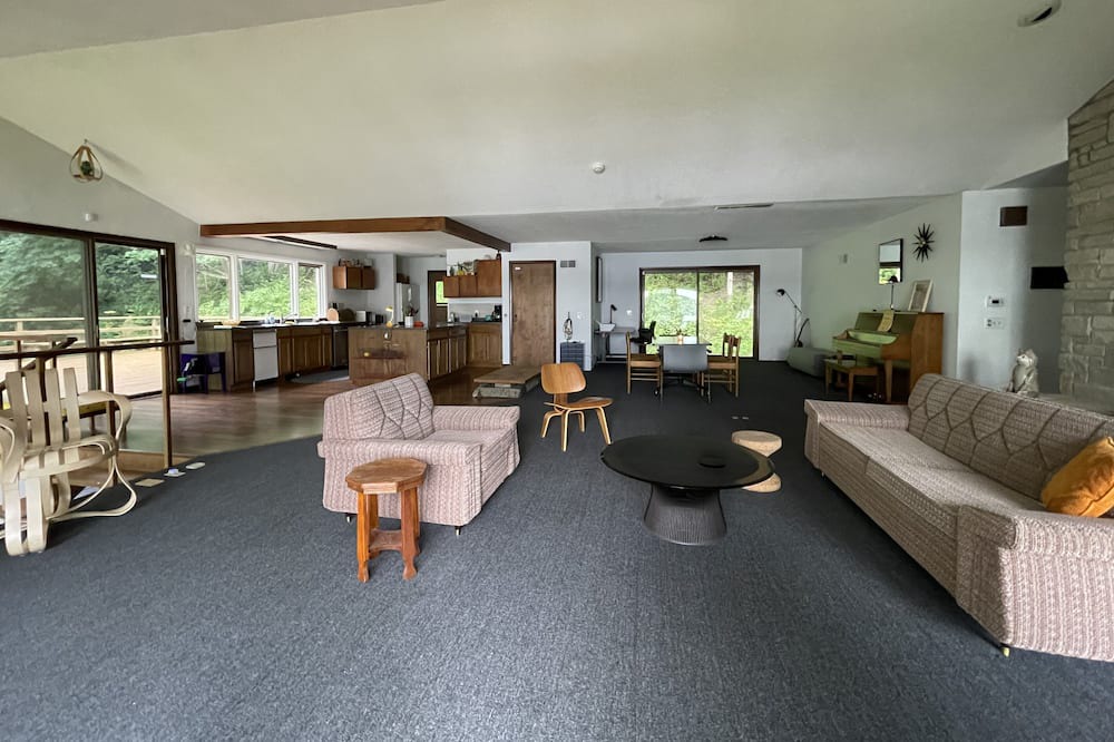Photo of Livingroom in Nauvoo