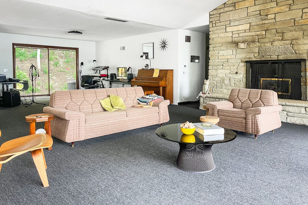 Photo of Livingroom in Nauvoo