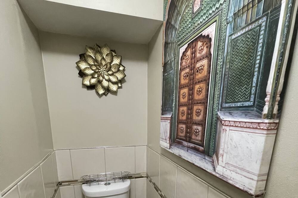 Photo of Bathroom in Berwyn