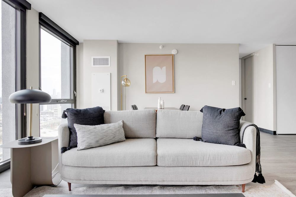 Photo of Livingroom in Illinois Medical District