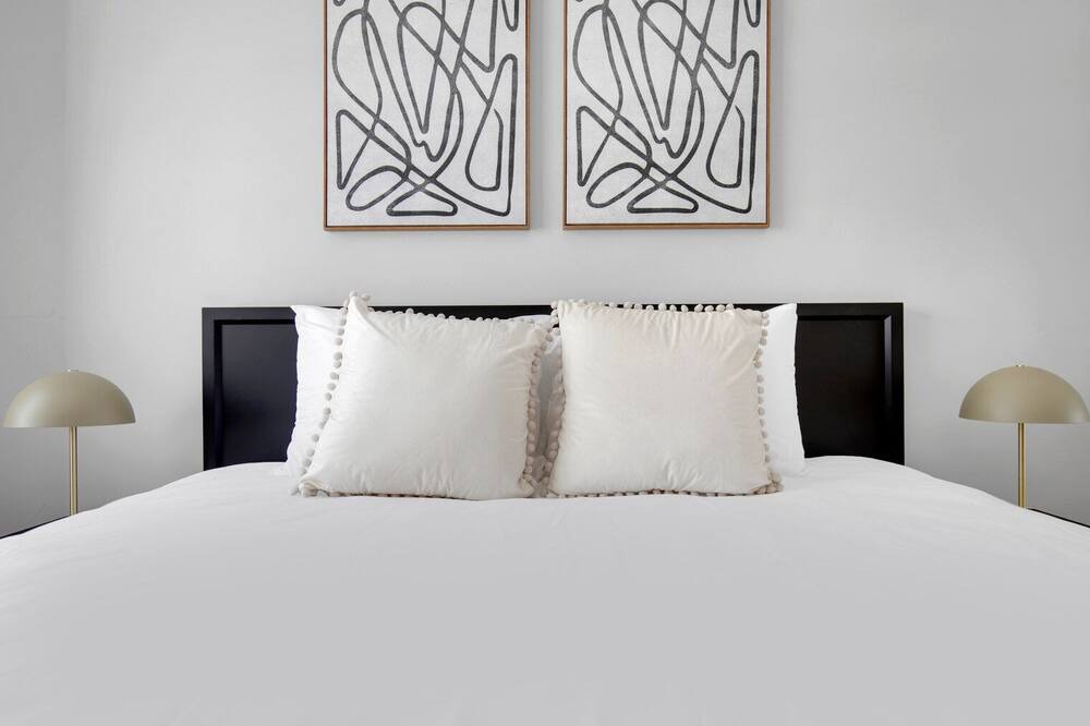 Photo of Bedroom in Evanston