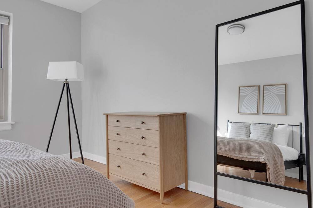 Photo of Bedroom in Evanston