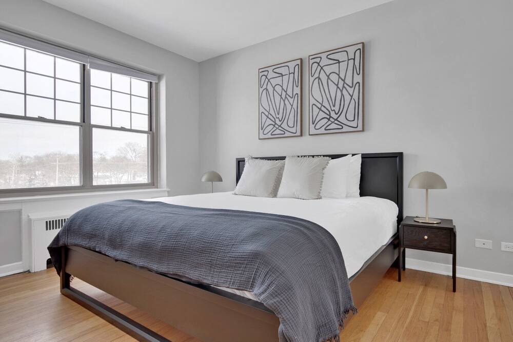 Photo of Bedroom in Evanston