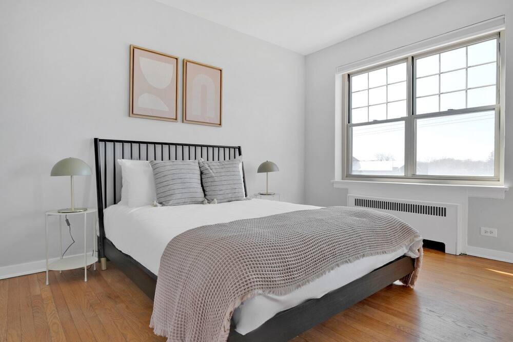 Photo of Bedroom in Evanston