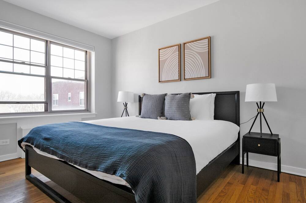 Photo of Bedroom in Evanston