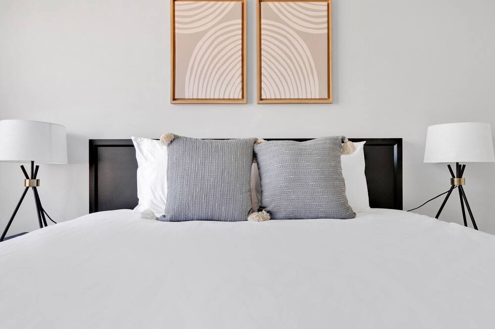 Photo of Bedroom in Evanston