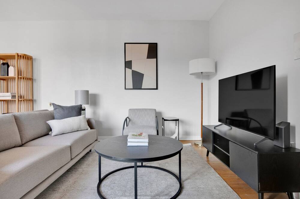 Photo of Livingroom in Evanston