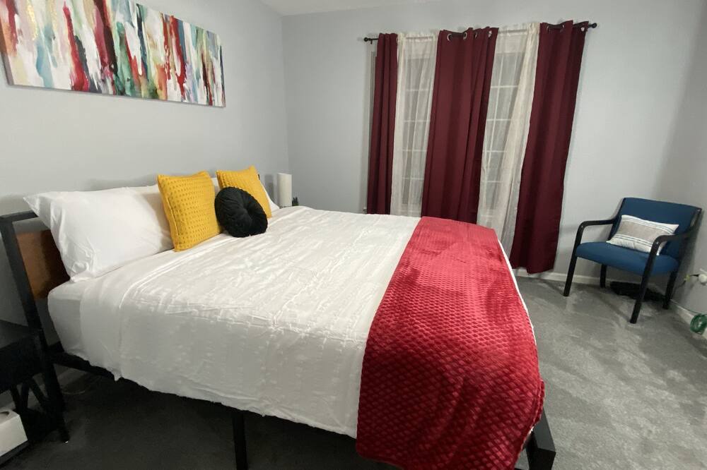 Photo of Bedroom in Oswego