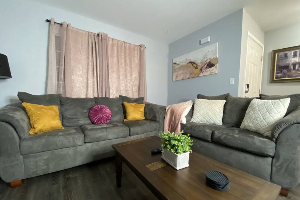Photo of Livingroom in Oswego