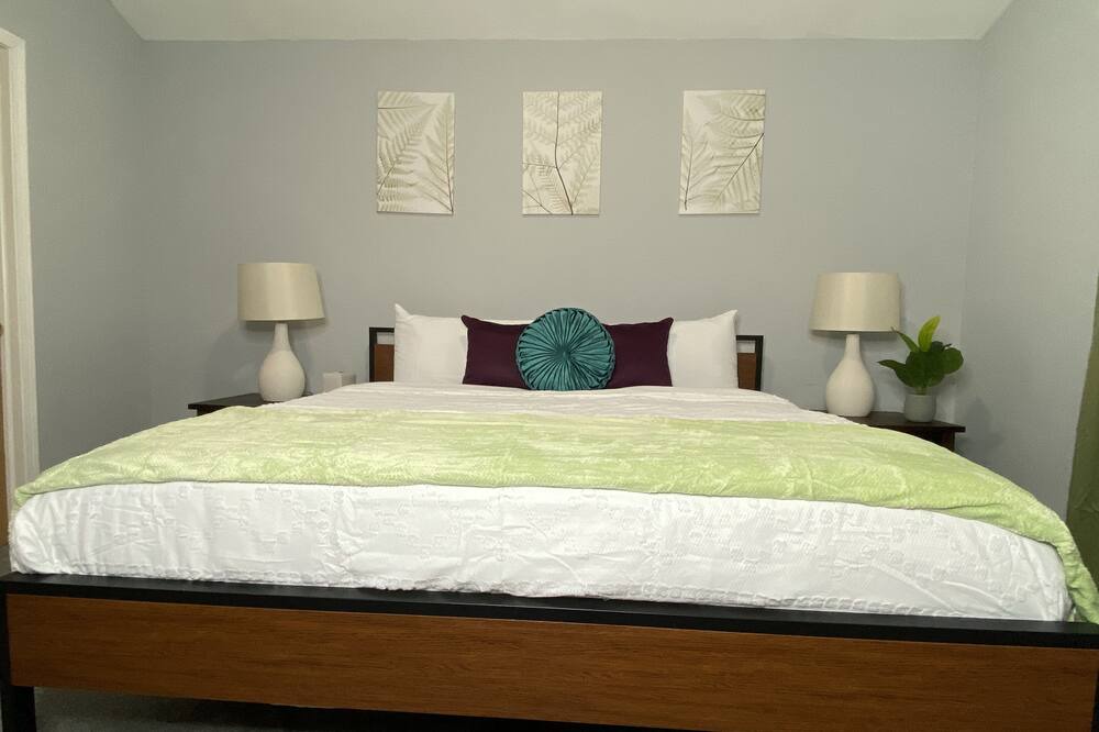 Photo of Bedroom in Oswego