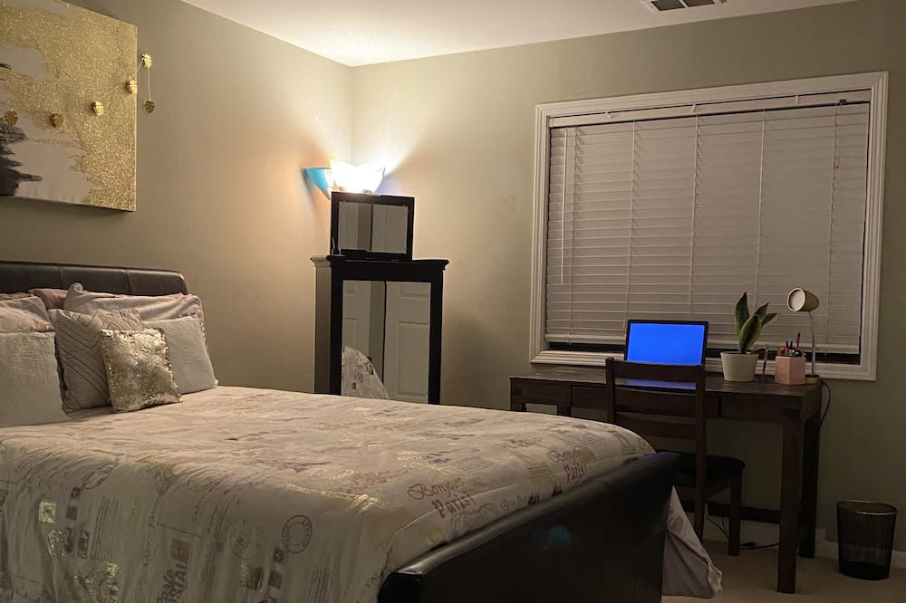 Photo of Bedroom in Aurora