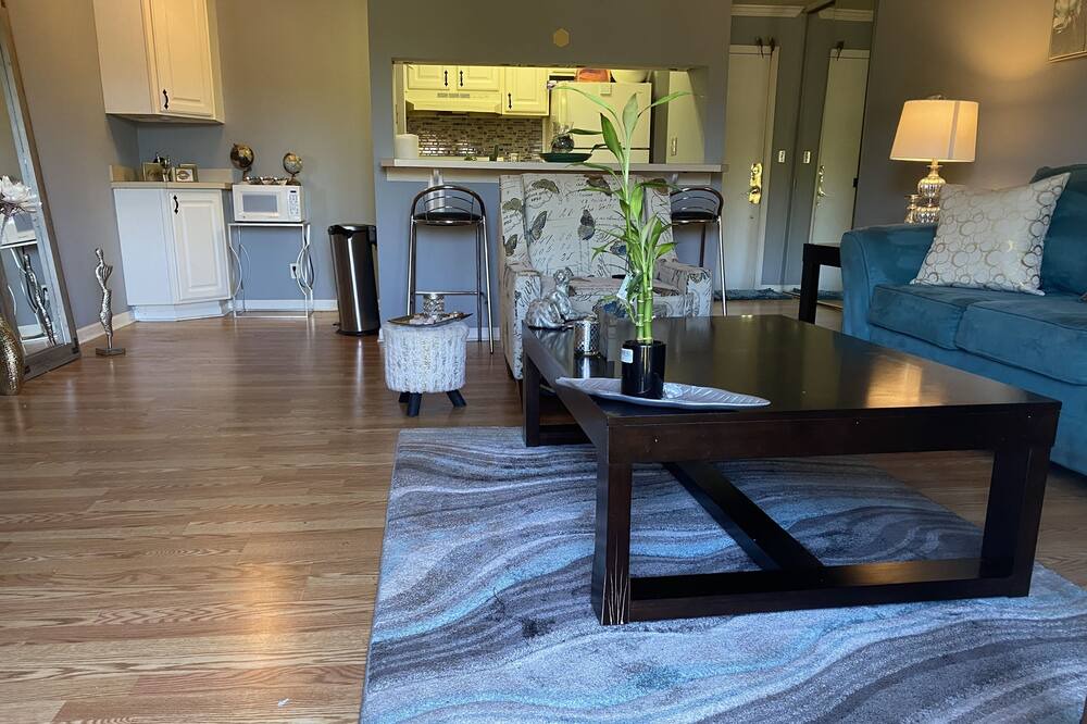 Photo of Livingroom in Aurora