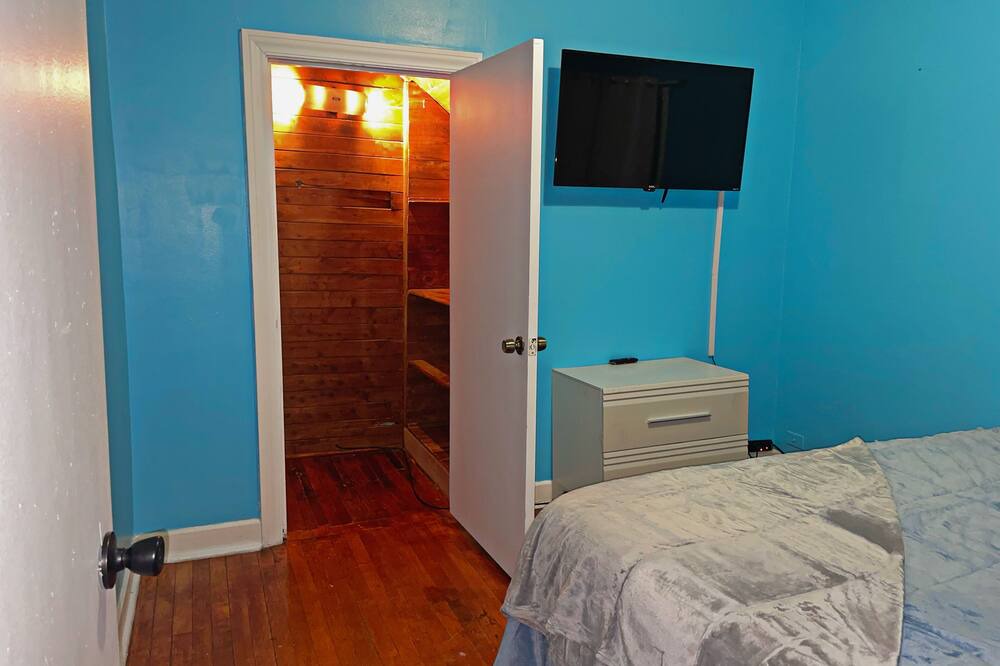 Photo of Bedroom in Evergreen Park