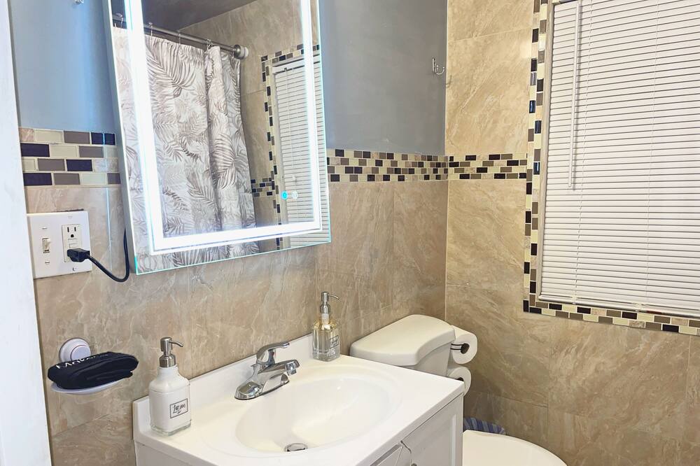 Photo of Bathroom in Evergreen Park