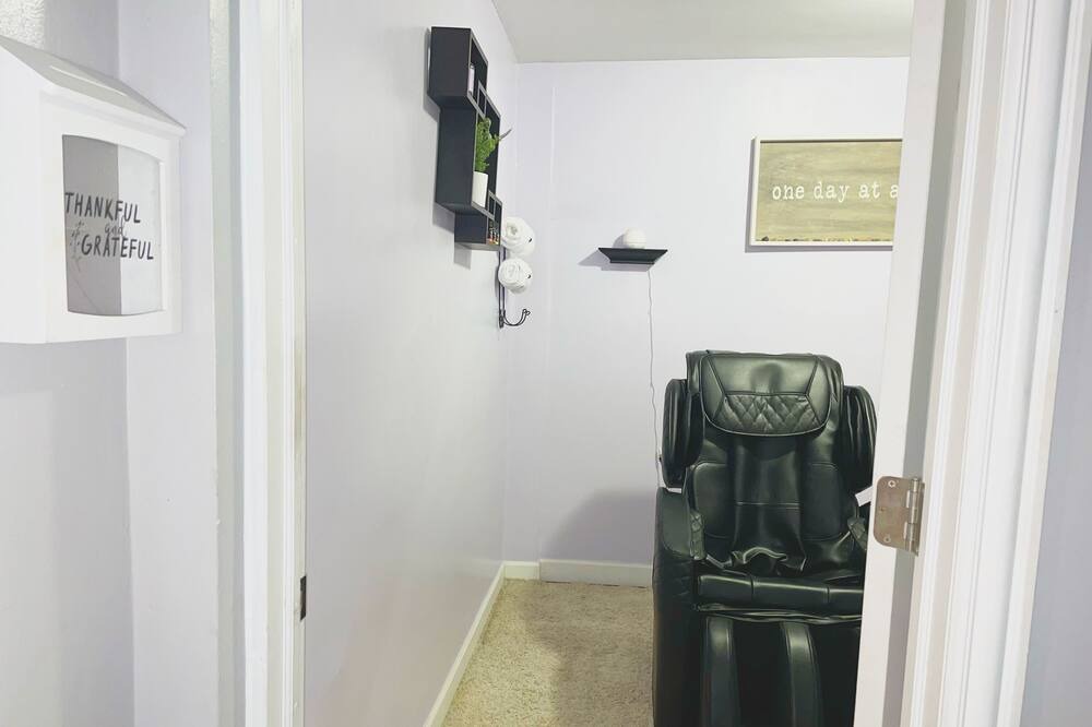 Photo of Bedroom in Evergreen Park