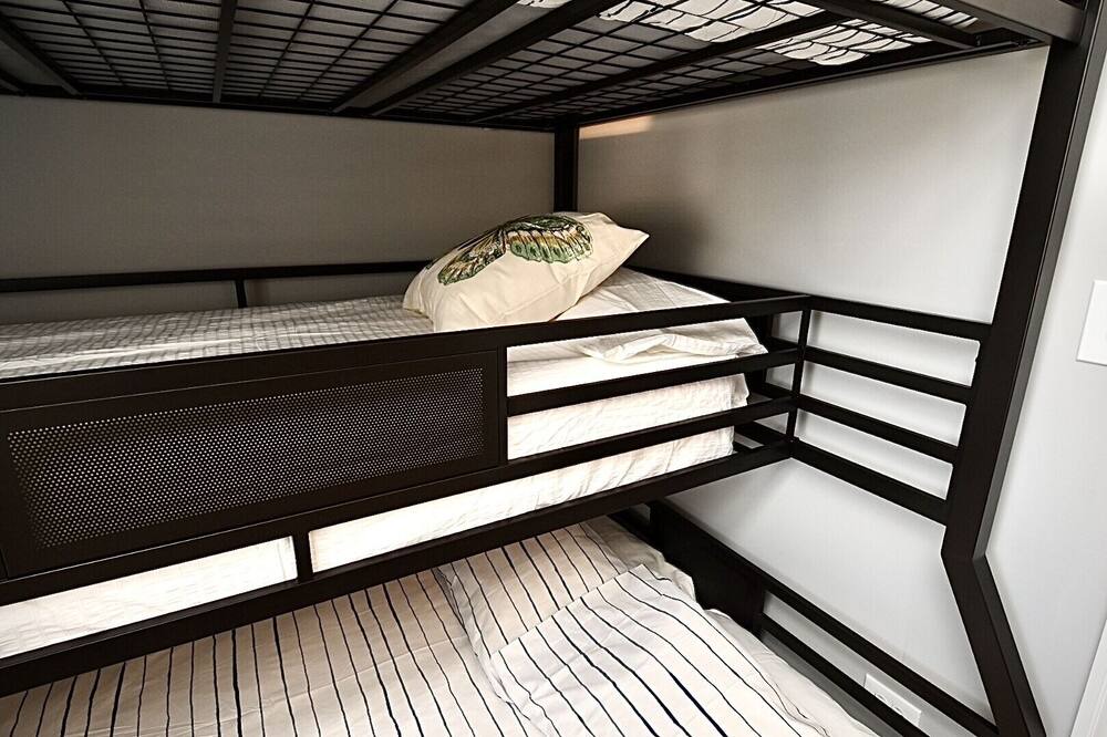 Photo of Bedroom in Woodlawn