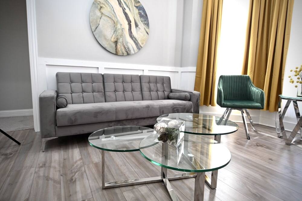 Photo of Livingroom in Woodlawn