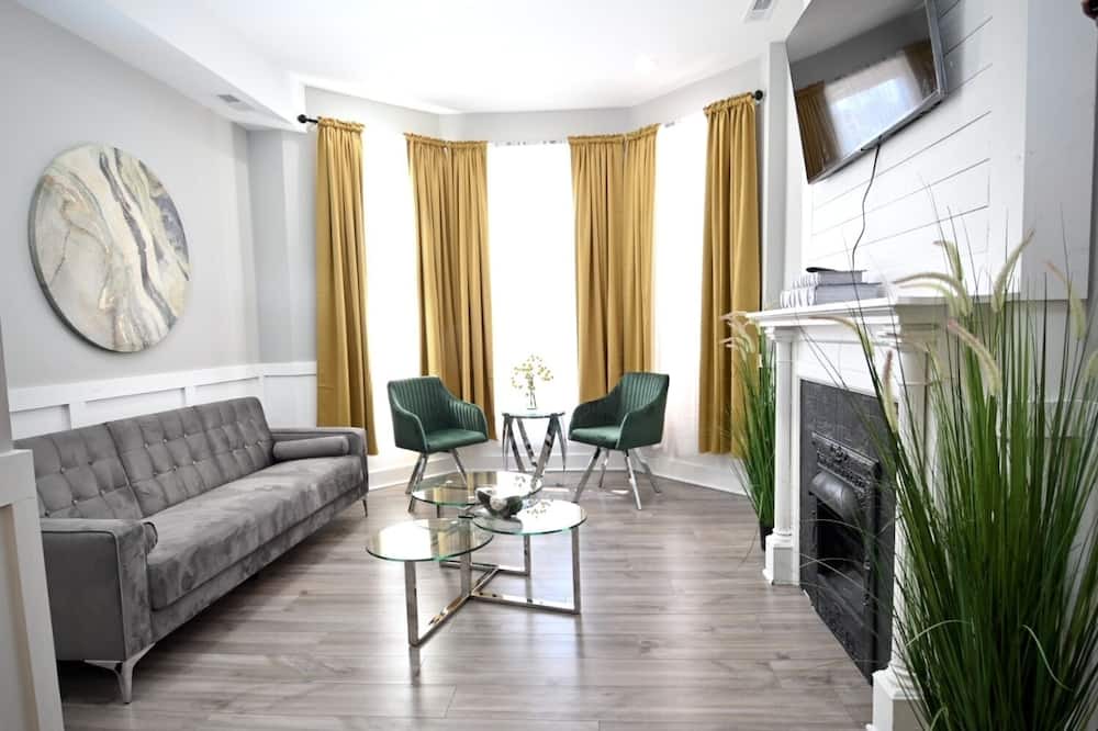 Photo of Livingroom in Woodlawn