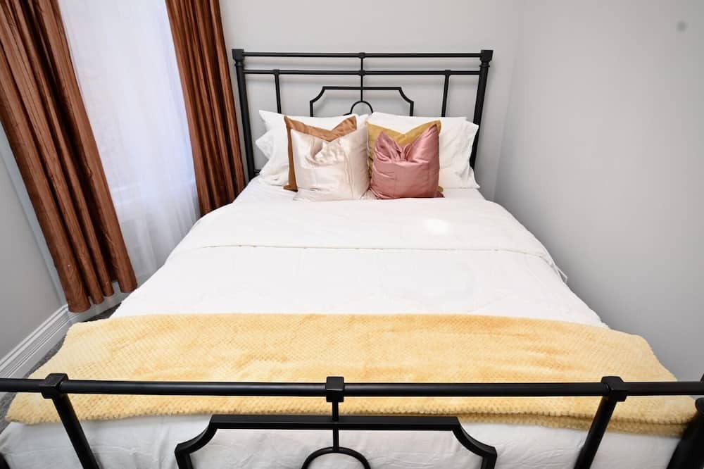 Photo of Bedroom in Woodlawn