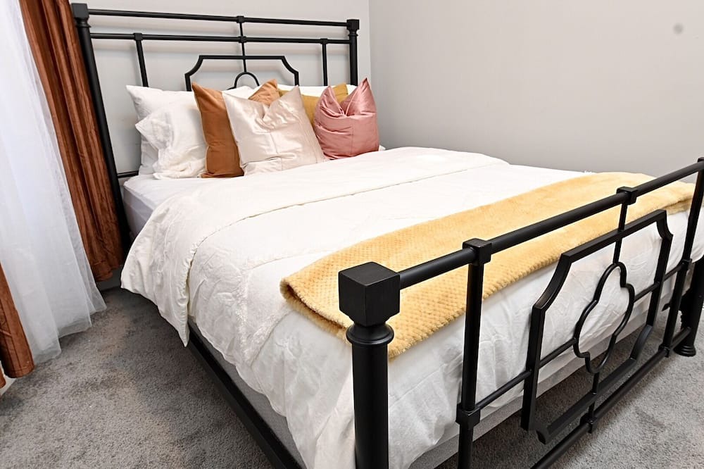 Photo of Bedroom in Woodlawn