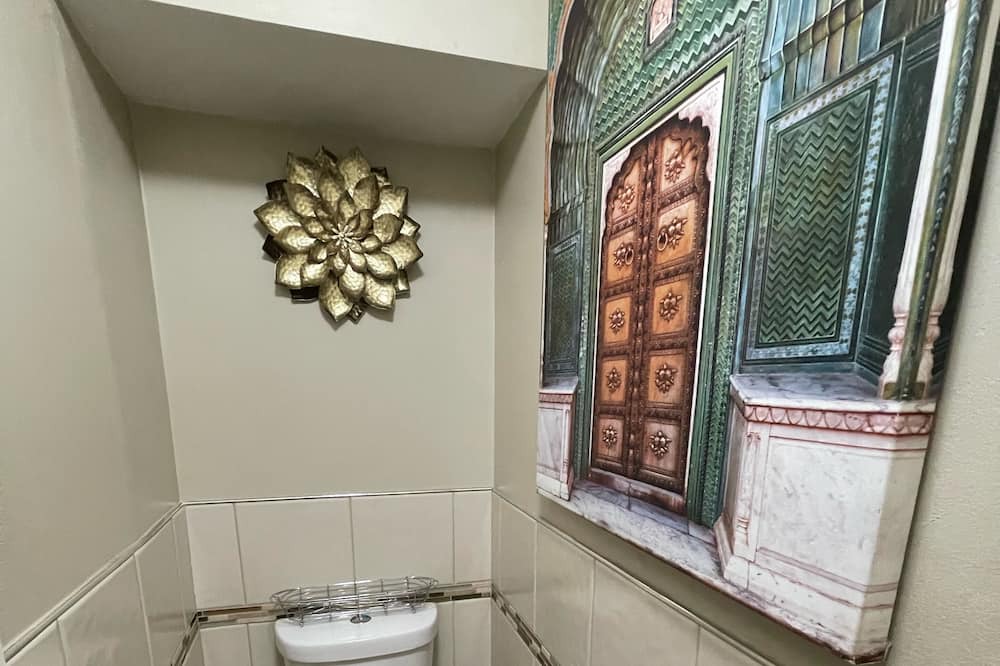 Photo of Bathroom in Forest Park