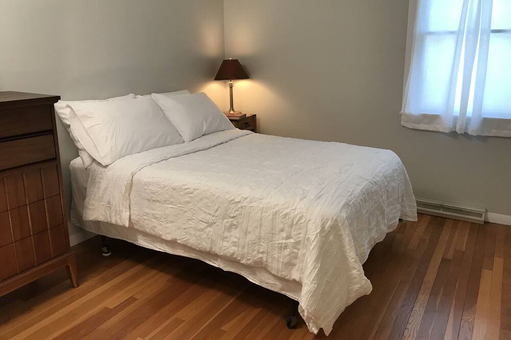 Photo of Bedroom in Russell