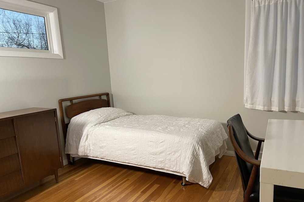 Photo of Bedroom in Russell