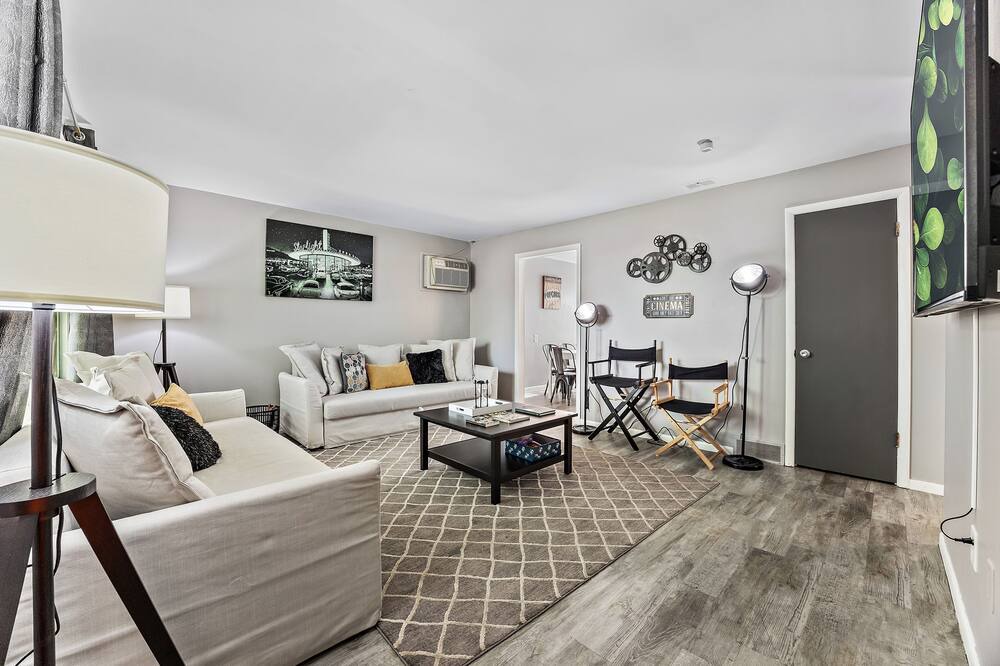 Photo of Livingroom in Aurora