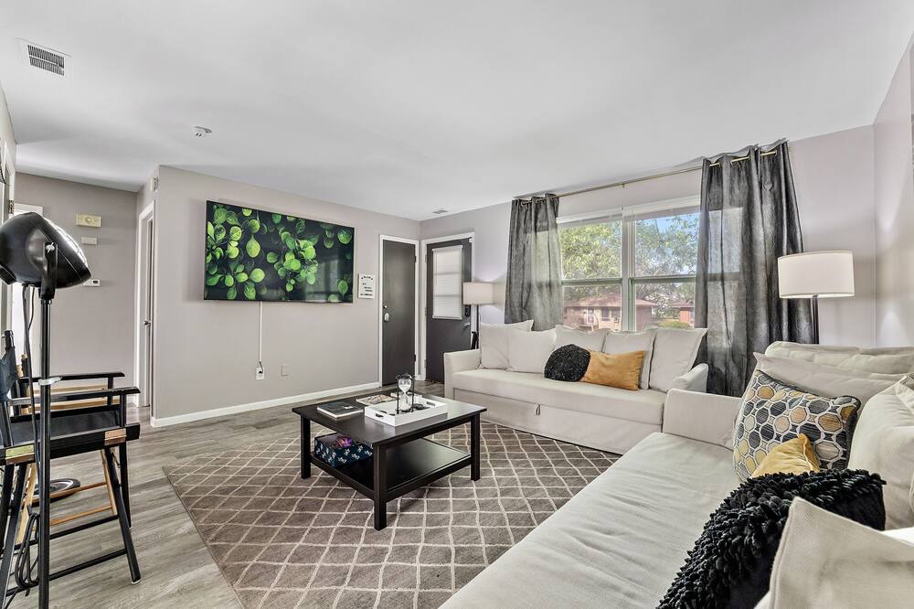 Photo of Livingroom in Aurora