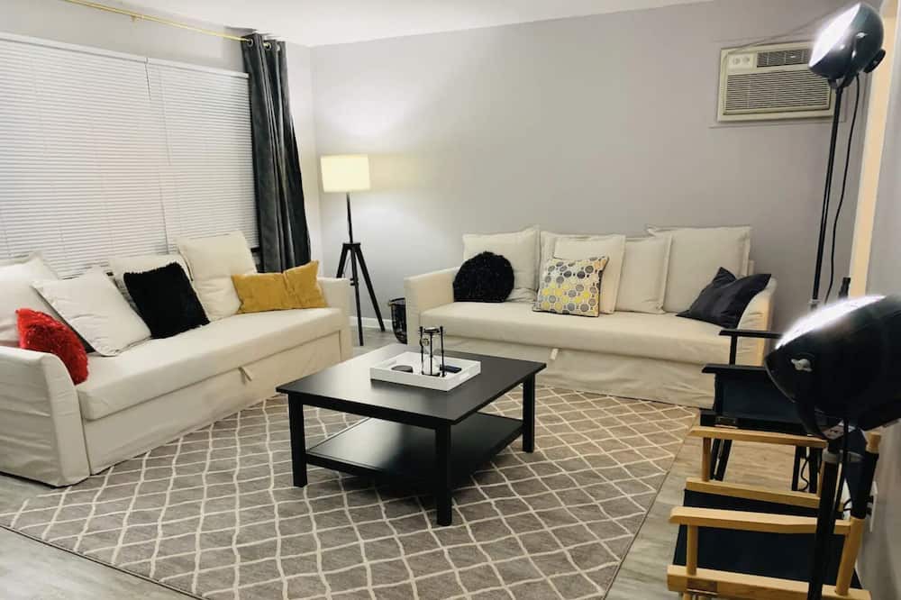 Photo of Livingroom in Aurora