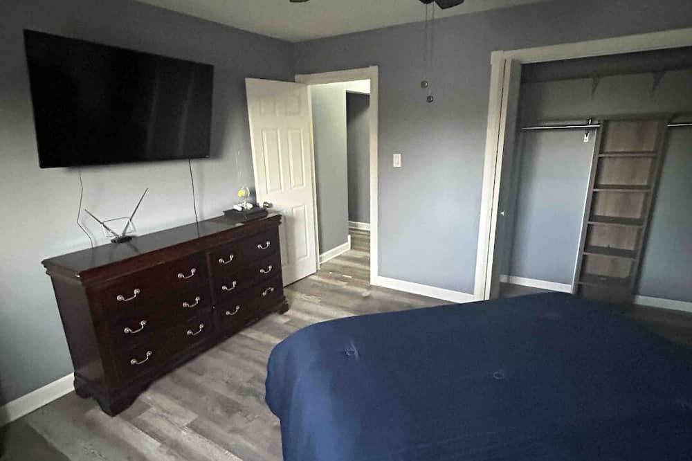 Photo of Bedroom in Lansing