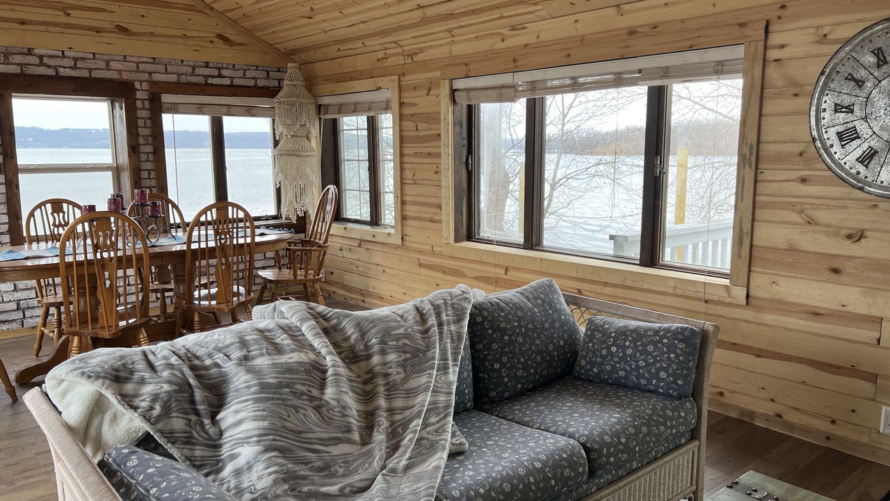 Photo of Livingroom in Peoria Heights